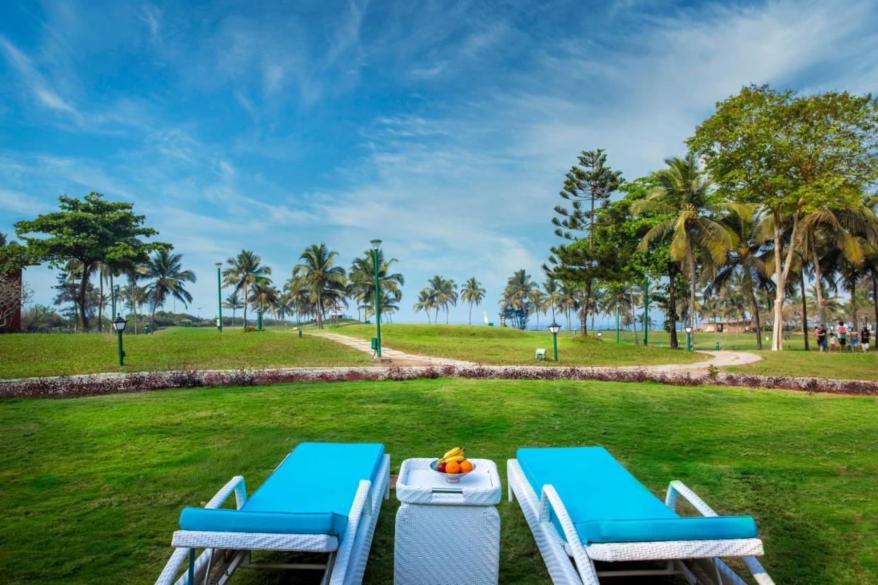 คาราเวลา บีช รีสอร์ต Hotel วาร์กา ภายนอก รูปภาพ The lawns at the resort