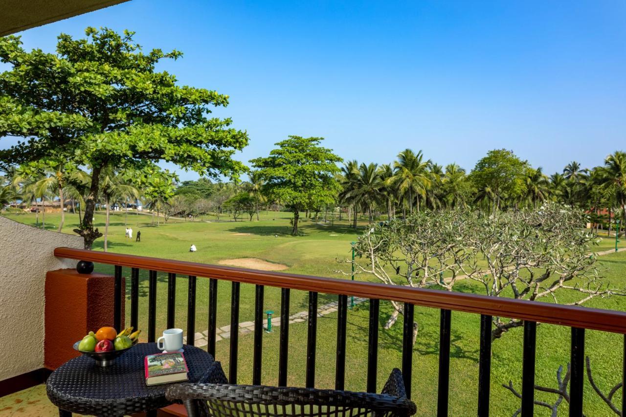คาราเวลา บีช รีสอร์ต Hotel วาร์กา ภายนอก รูปภาพ Golf course at the hotel