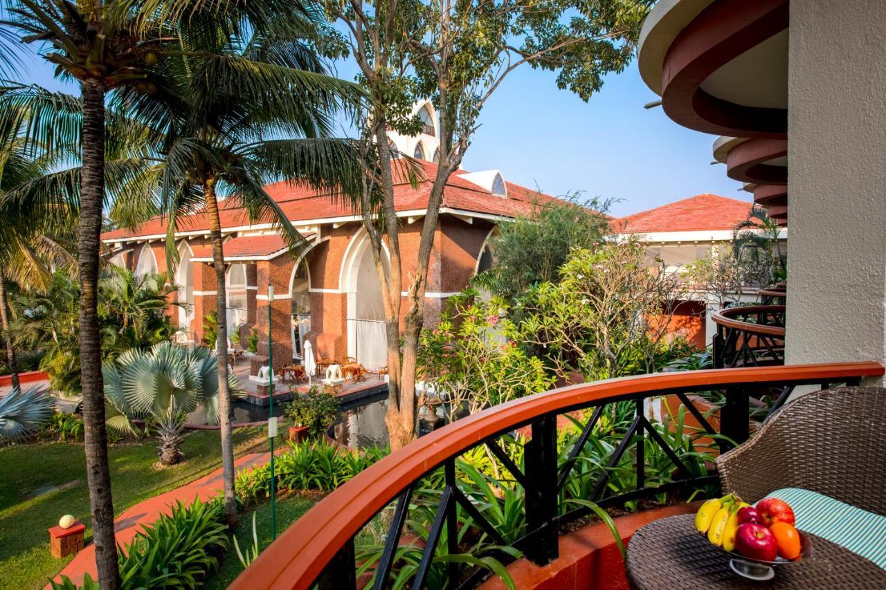 คาราเวลา บีช รีสอร์ต Hotel วาร์กา ภายนอก รูปภาพ The resort's poolside