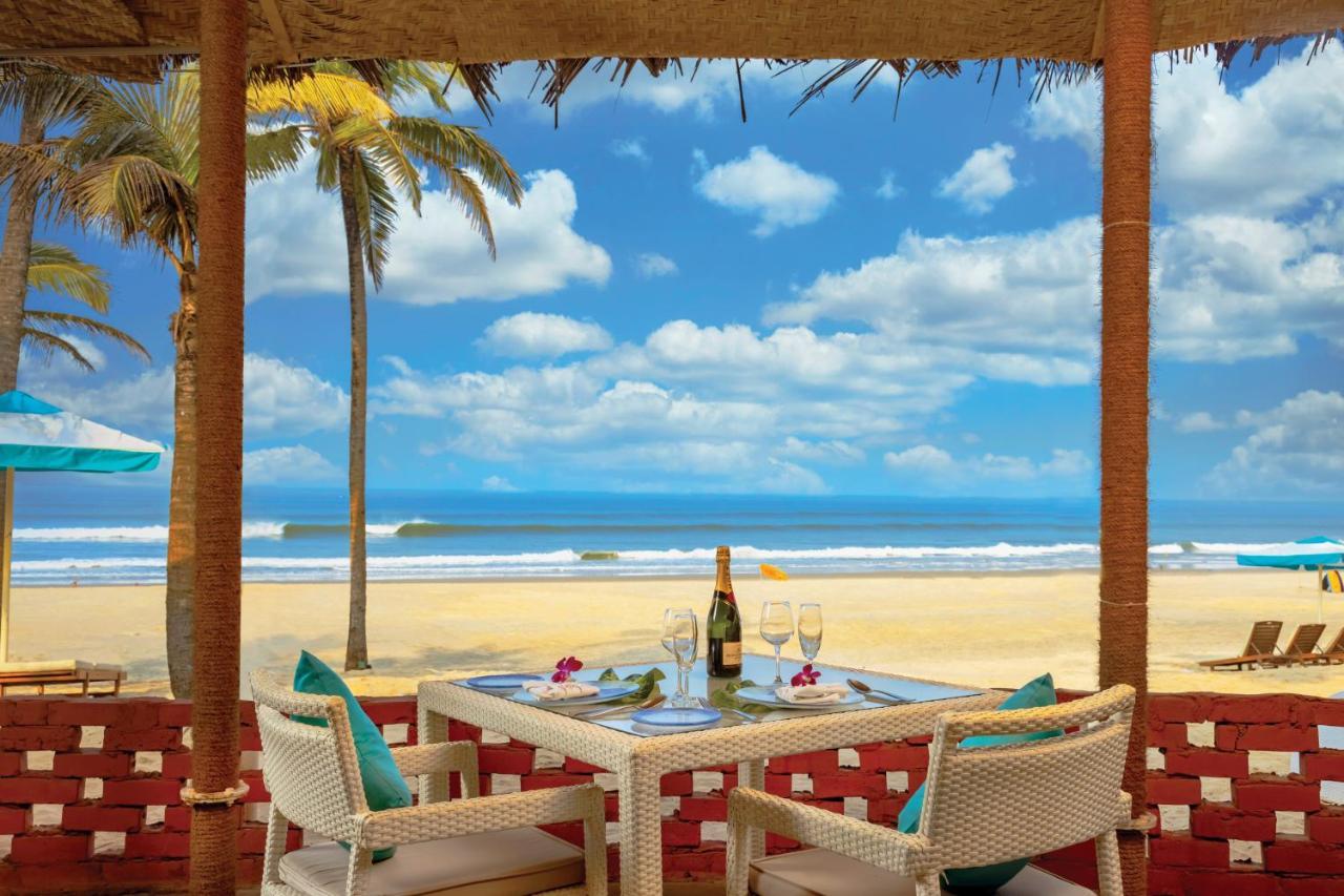 คาราเวลา บีช รีสอร์ต Hotel วาร์กา ภายนอก รูปภาพ Beachfront dining at the Taj Bengal