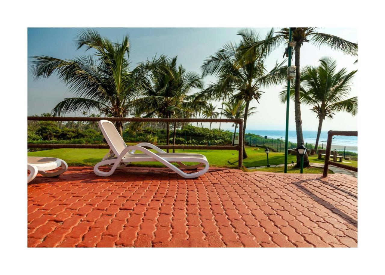 คาราเวลา บีช รีสอร์ต Hotel วาร์กา ภายนอก รูปภาพ A view of the beach at the resort