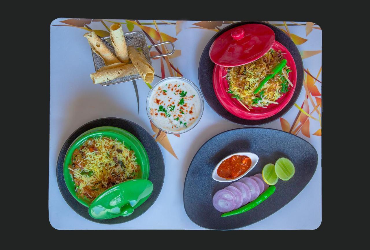 คาราเวลา บีช รีสอร์ต Hotel วาร์กา ภายนอก รูปภาพ Indian cuisine