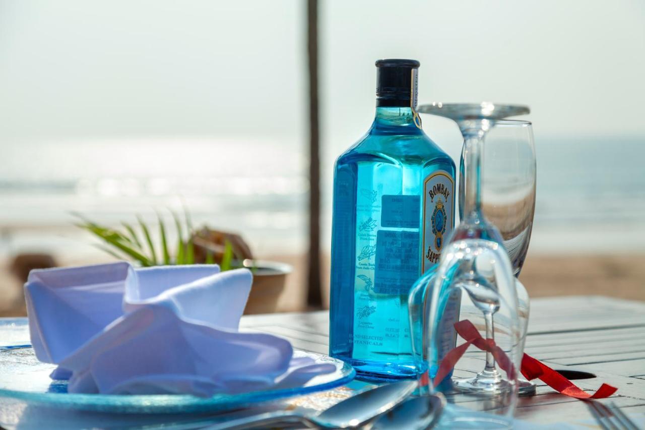 คาราเวลา บีช รีสอร์ต Hotel วาร์กา ภายนอก รูปภาพ A bottle of Blue Curaçao